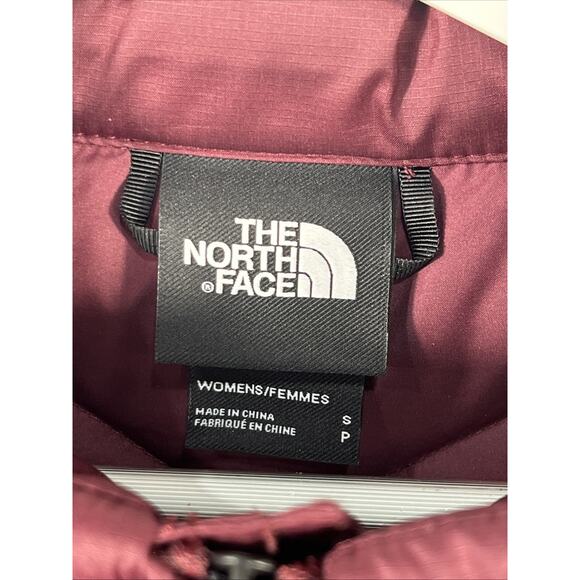 NWOT North Face burgundy puffer vest Size‎ Small - Picture 3 of 8